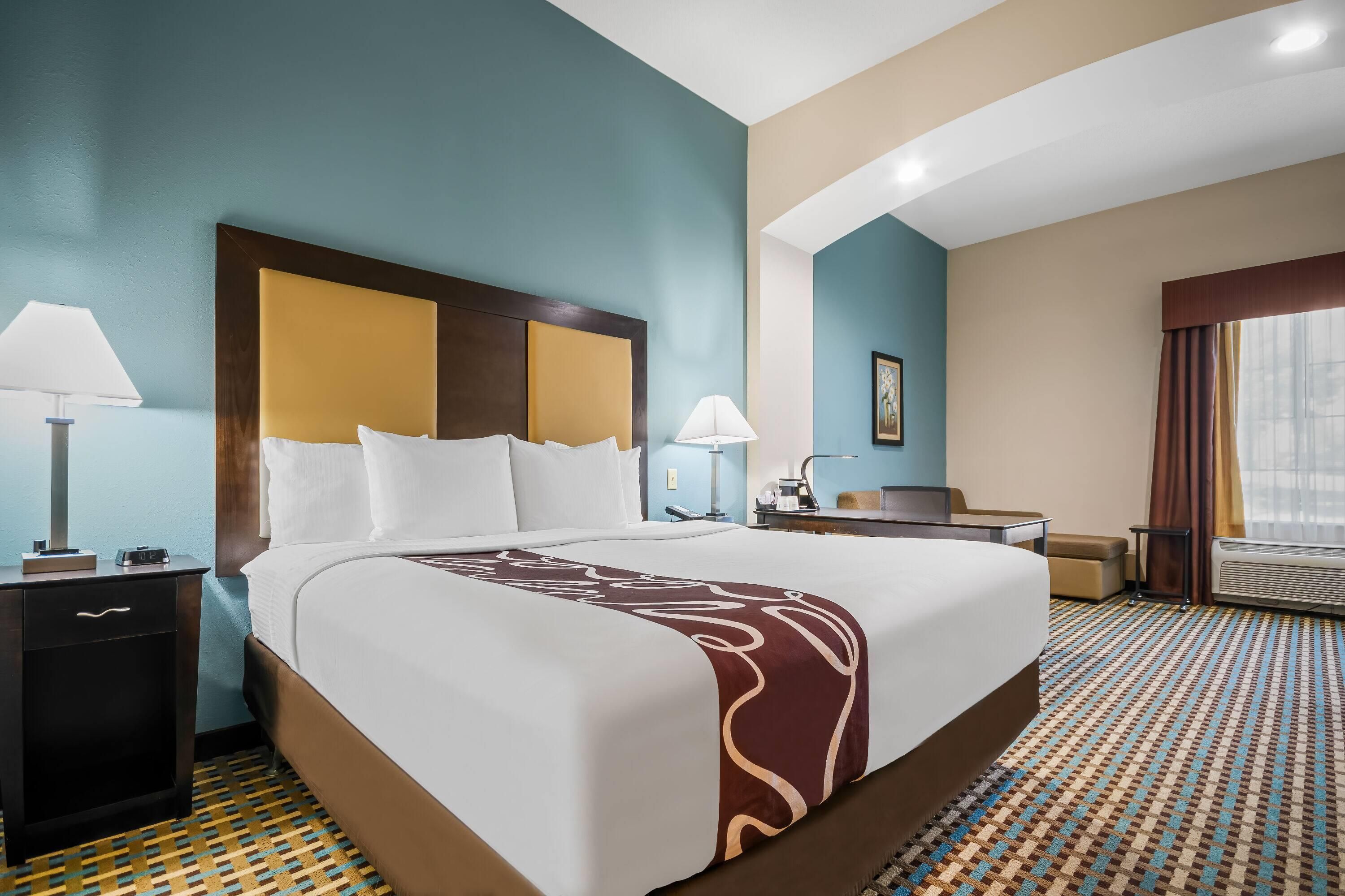 La Quinta Inn & Suites by Wyndham Stonington-Mystic Area - Pawcatuck - Спальня
