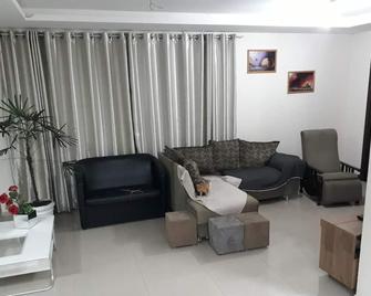 GREAT townhome, 4 bedrooms, suite, for 10 people, Air, TV, Wi-Fi, near Sea and Center - Capão da Canoa - Pokój dzienny