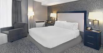 Holiday Inn Express Hotel & Suites Calgary, An IHG Hotel - קלגרי - חדר שינה