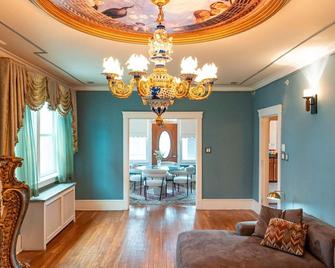 Chateau Connellsville Art Deco Suite - Connellsville - Sala de estar