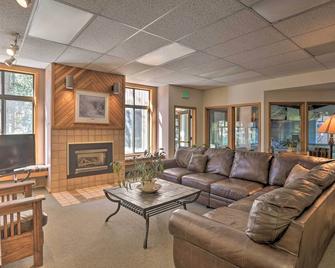 Winter Park Condo with Pool about 3 Mi to Ski Resort - Winter Park - Sala de estar