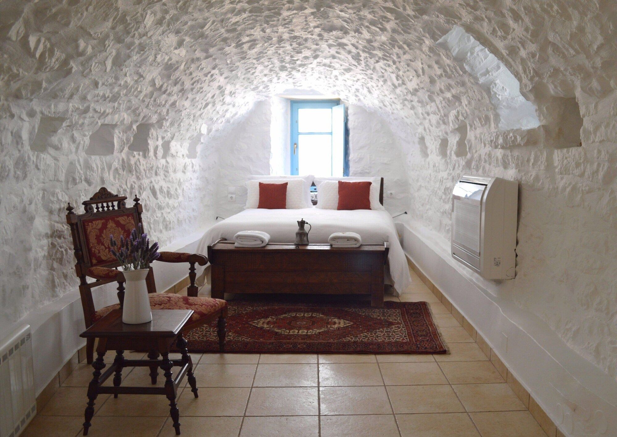 Lithos Stone Suites - Areopoli - Schlafzimmer