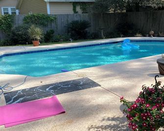 Pleasant, quiet studio by the gardens with in-ground pool access - Shreveport - Pool