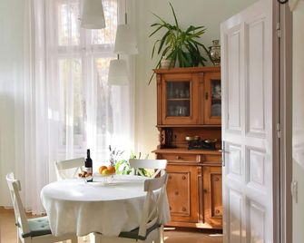 Villa Giulietta Budapest With Garden, Free Parking - بودابست - غرفة طعام