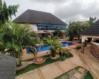 Big Apple Hotels - Ogwashi-Uku