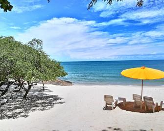 Banthai Sangthian - Ko Samet - Beach