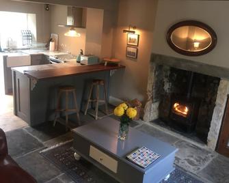 Charming, recently renovated, cosy cottage for two in Wetherby - Wetherby - Living room