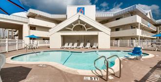 北布朗斯維爾 6 號汽車旅館 - 布朗斯維爾 - 布朗斯維爾（德克薩斯州） - 游泳池