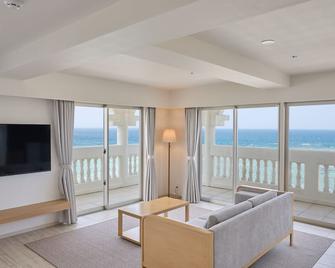 Lazor Sea Resort - Yomitan - Living room