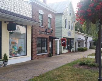 Right On Main St! Shops, Arts, Dining And More! - Gloucester - Building