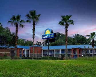 Days Inn by Wyndham Chipley - Chipley - Gebäude