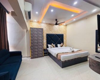 Kashvi Hotels - Varanasi - Κρεβατοκάμαρα