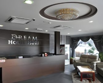 Dream House Hotel - Johor Bahru - Front desk