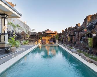Kusuma Guesthouse - North Kuta - Piscina