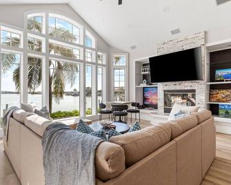 Sunrise Harbor in Indian Rocks Beach - Belleair Bluffs - Sala de estar