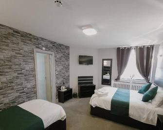 Level Inn - Ebbw Vale - Bedroom