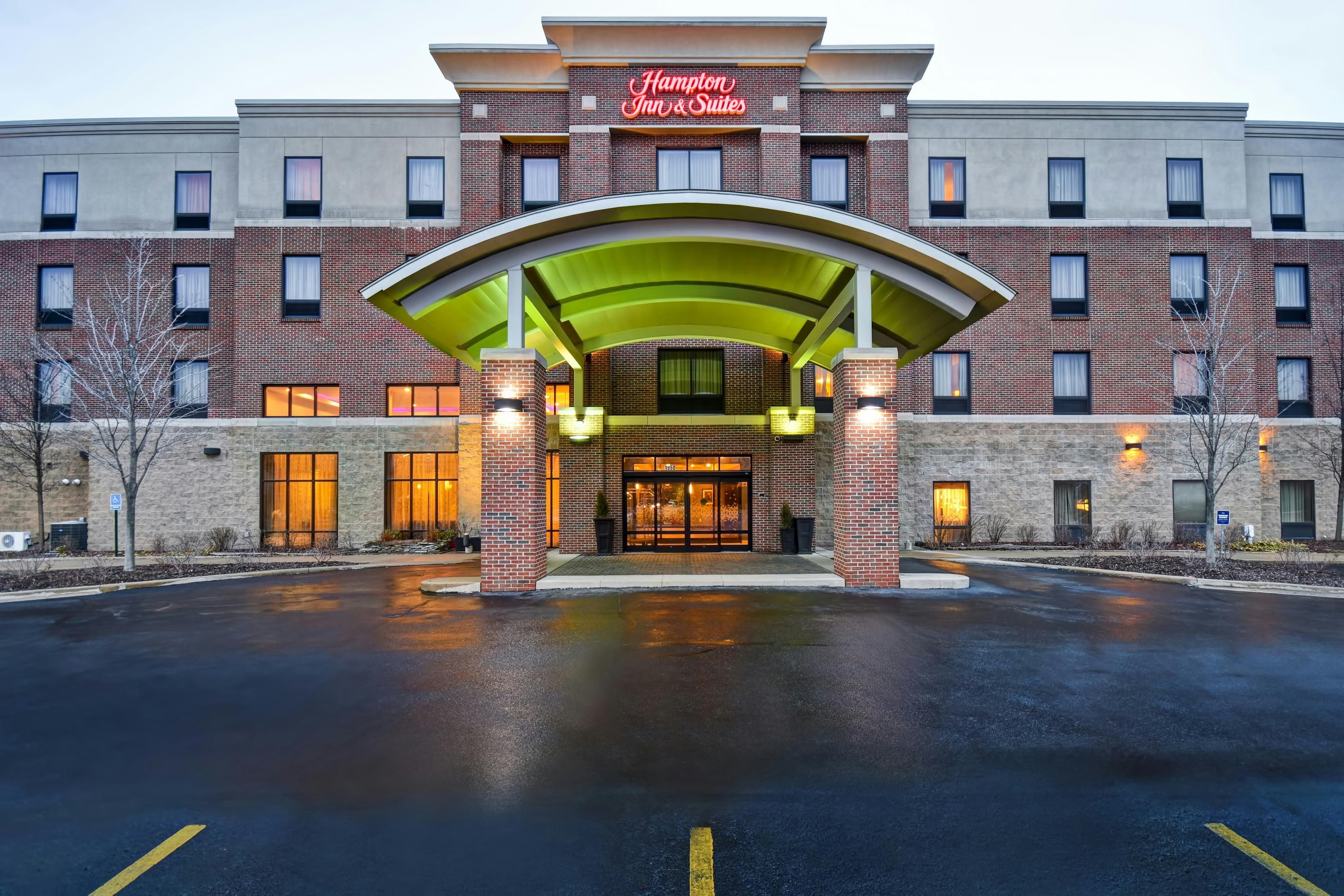 Hampton Inn & Suites Detroit-Canton - Canton - Gebouw