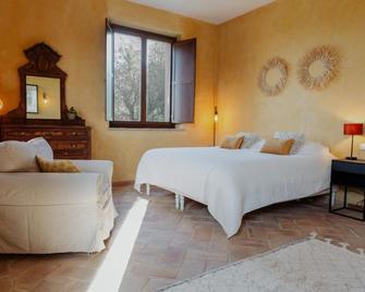 Agriturismo Qui Voglio - Monte Roberto - Habitación