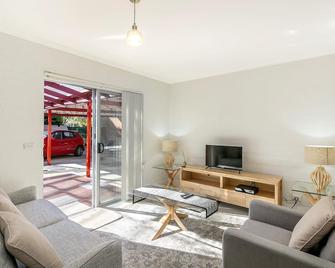 Braddon Tranquility And Privacy - Braddon - Living room