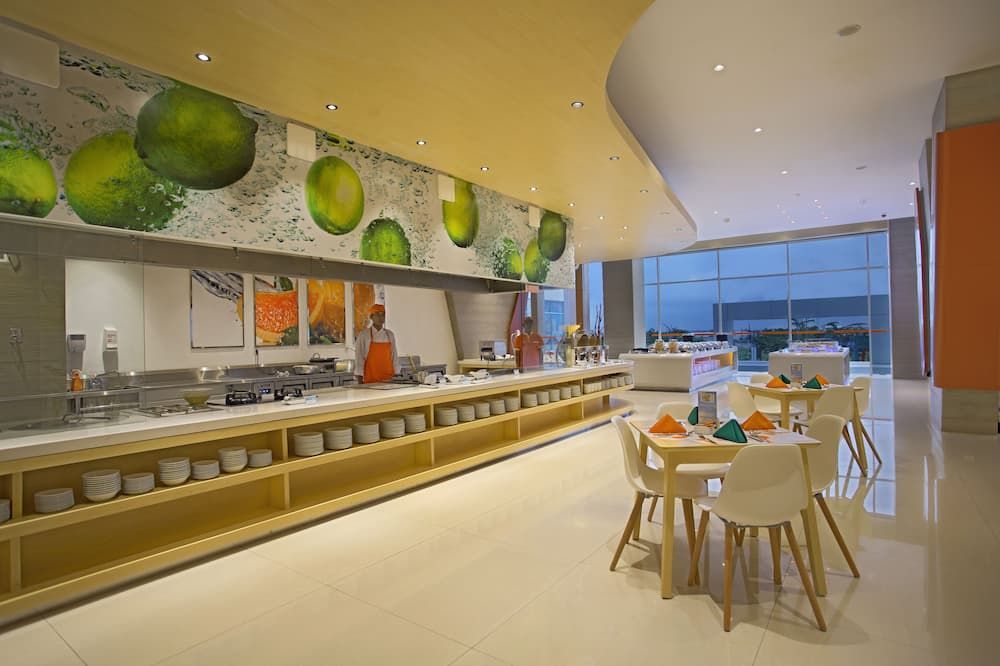 Harris Hotel & Conventions Bekasi thumbnail 3