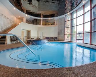 Week of July 4! Beautiful 2 bedroom unit in downtown Newport, RI - Newport - Piscina