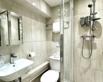 Anand Lodge - Royal Tunbridge Wells - Baño