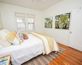 The Mission at Roanoke - Springfield - Bedroom