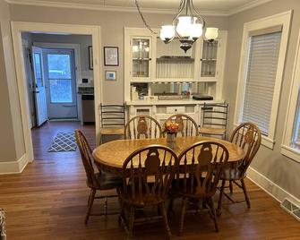 Charming 1900 Era House In Downtown Cambridge - Cambridge - Dining room
