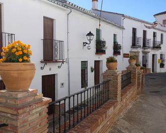 A perfect Holiday (beautiful mountains & area, close to Ronda and to the beach). - Cartajima - Edificio