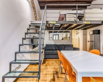 Ferrari Apartment - Milaan - Trappen