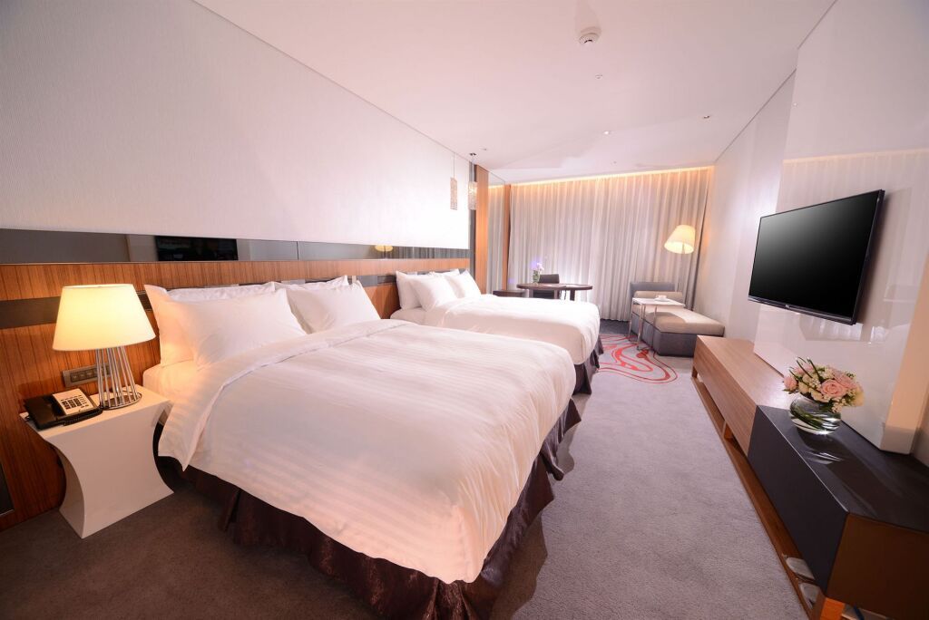 فلير ليس هوتل هسينشو