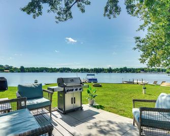 Montpelier Lake House w/ Deck, Dock & Fireplace! - Montpelier - Patio