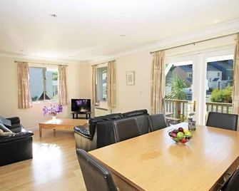 Waters Edge - Falmouth - Dining room