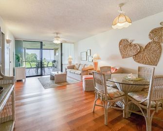 Unit127 is Ground level with 2 bedrm 2 baths. Amazing sunsets! - Kailua-Kona - Dining room
