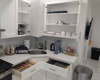 Modern Comfort - Minimal Style - Elmont - Kitchen