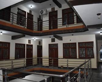 Qatar Palace Hotel - Peshawar - Lobby