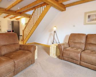 BANGOR, pet friendly, character holiday cottage in Ellesmere - Wrexham - Salon
