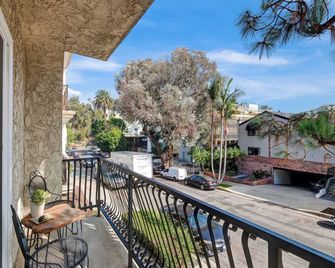 Lux Brentwood Condo in Prime Walkability of Brentwood. UCLA & Santa Monica adj - Los Ángeles - Balcón