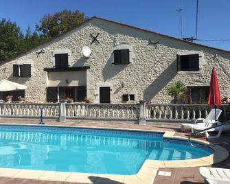 Gite Campanule Classe 10% Discount / Stay 7 Nights - Les Lèves-et-Thoumeyragues - Басейн