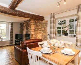 Barton Cottage, Pet Friendly, With Open Fire In Bourton-On-The-Water - Cheltenham - Comedor