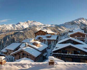 Hôtel Barrière Les Neiges Courchevel - Courchevel - Building