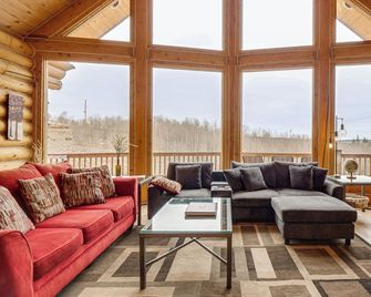 5 Acres of Scenic Beauty! Large Fairplay Log Home - Fairplay - Huiskamer