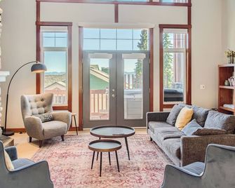 Moonshine Crescent 365 by Okanagan Premier - Big White - Sala de estar