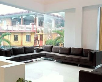 Magsaysay Hillside Resort Powered by Cocotel - San Jose - Living room