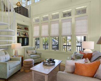 Private Beach/Pool Access-Whimsical Getaway-Newly Refurbished-2 Bikes - Rosemary Beach - Living room