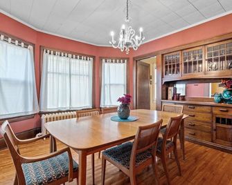 Uptown Urban Living - Minneapolis - Dining room