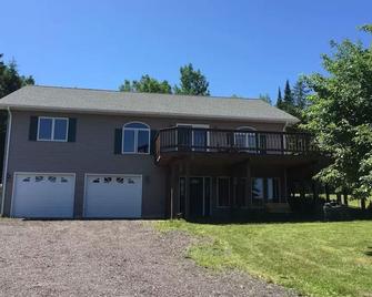 Fresh Coast Studio Apt-Houghton Canal-New, Clean, Close To Mtu-Nightly,wkly,yrly - Houghton - Building