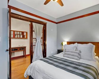 Pulaski Trail Escape / Fully Stocked Kitchen / Sleeps 18 w Off Street Parking - Wallace - Bedroom