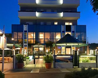 Hotel Nautico - ריצ'ונה - בניין