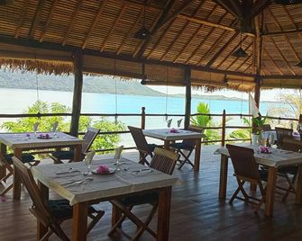 Tiki Komba - Ampangorinana - Restaurace